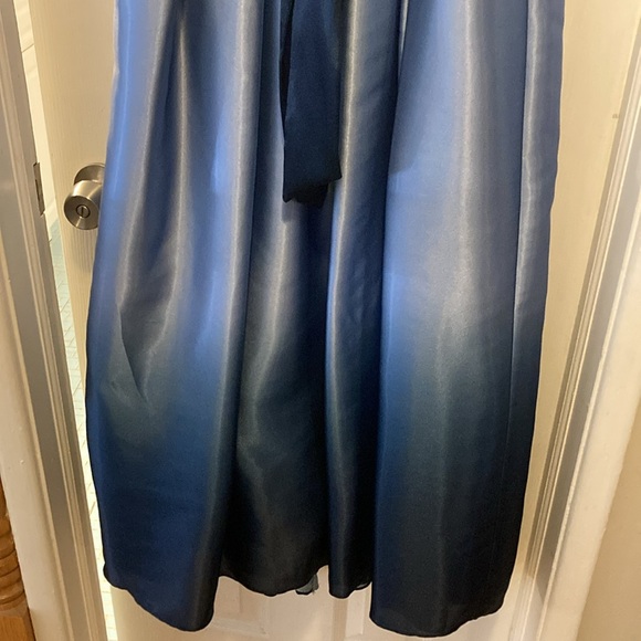 New : Navy and Ombré Blue Lined Gown - Picture 5 of 13